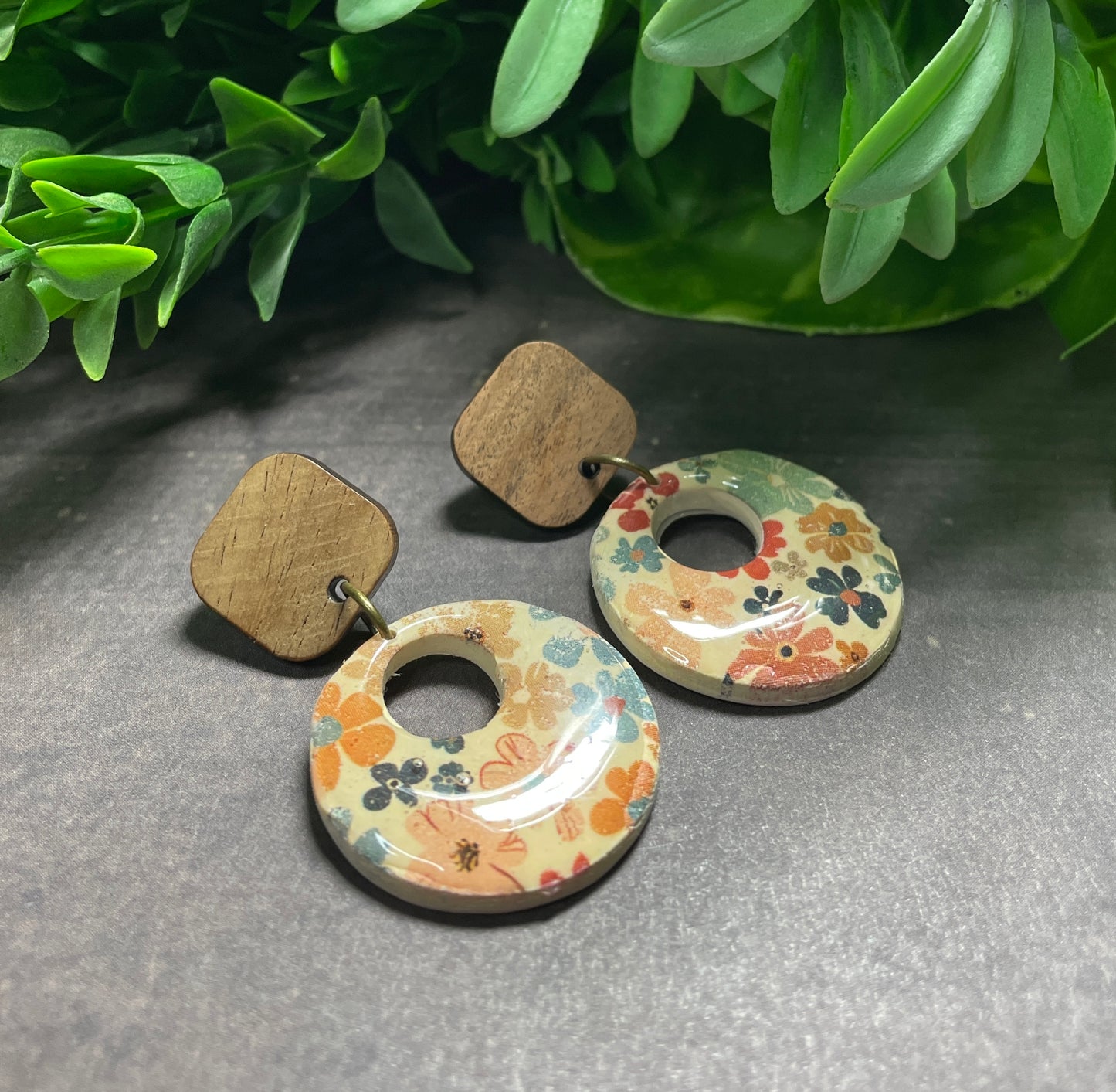 Cream rustic flower earrings