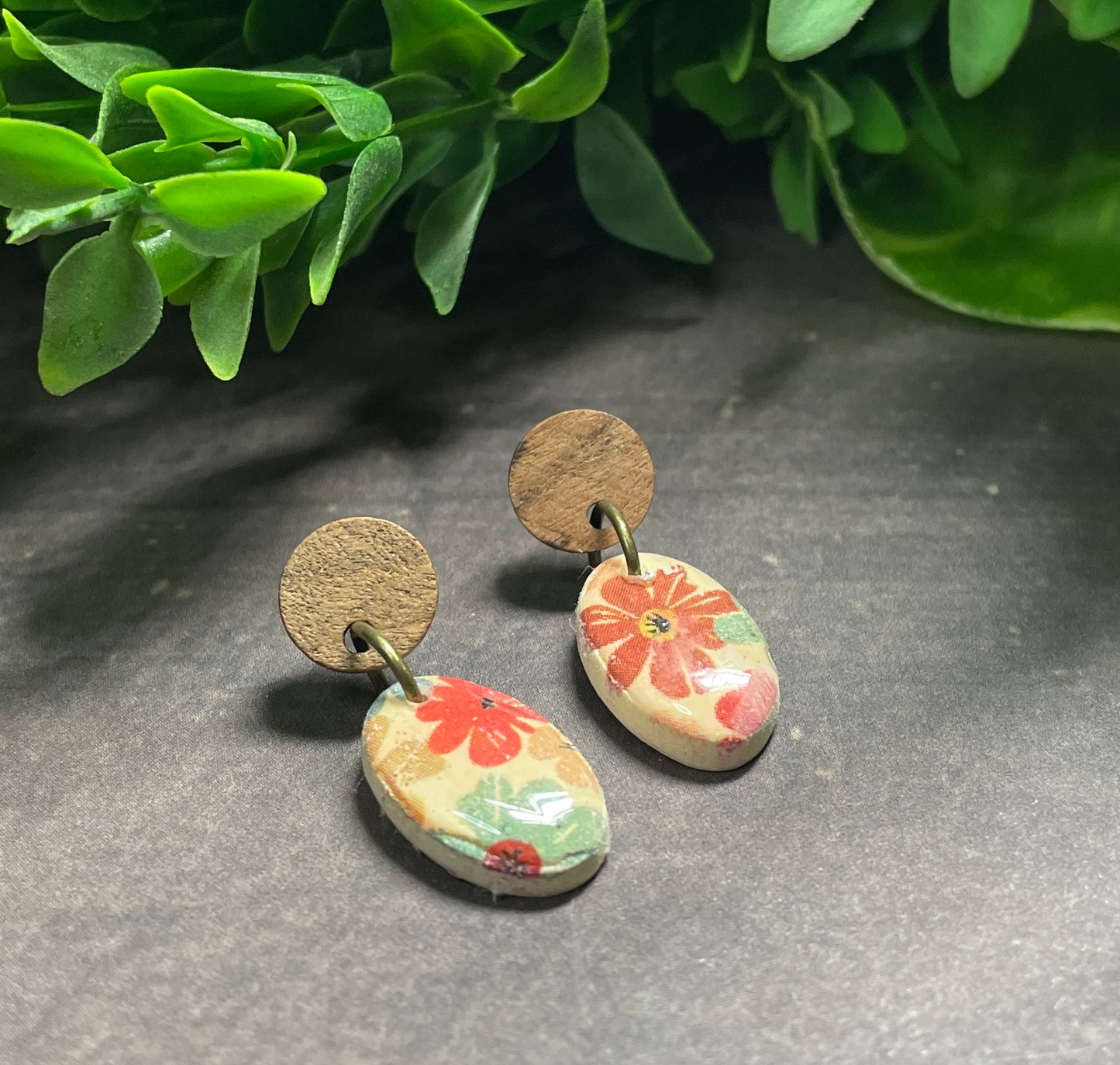 Cream rustic flower earrings