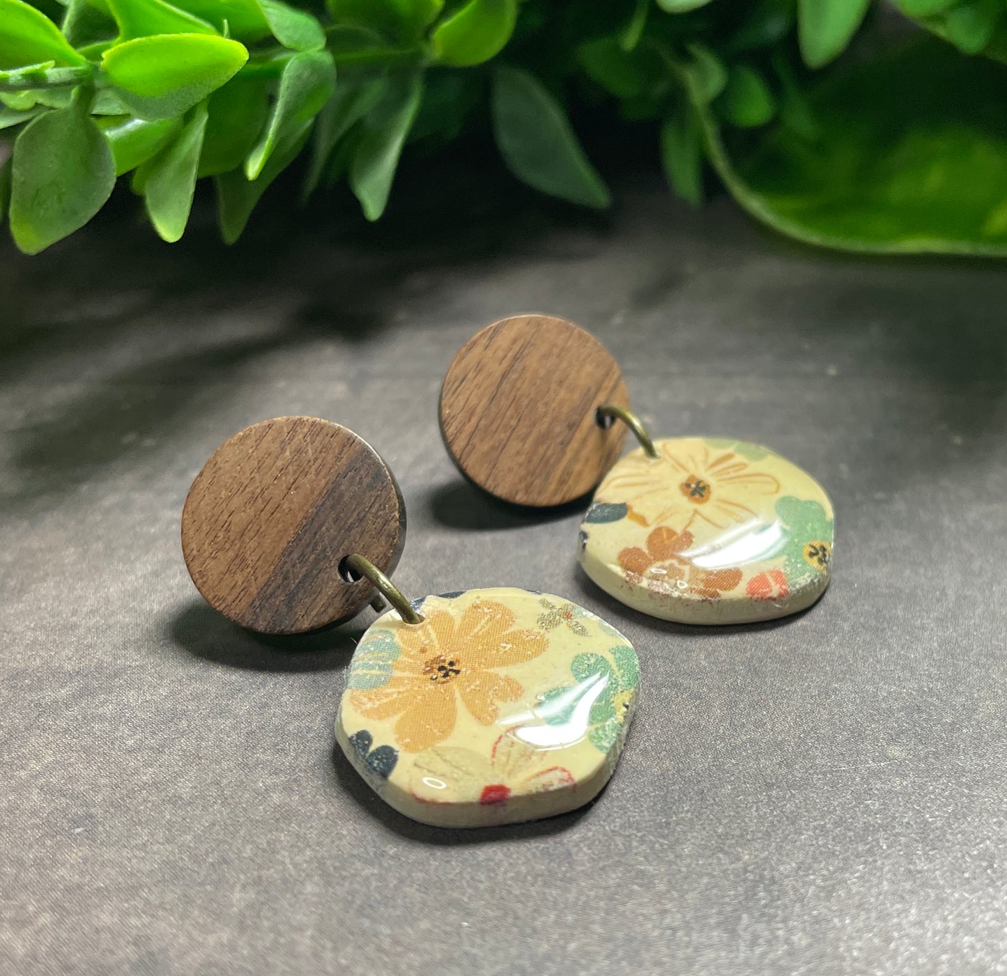 Cream rustic flower earrings
