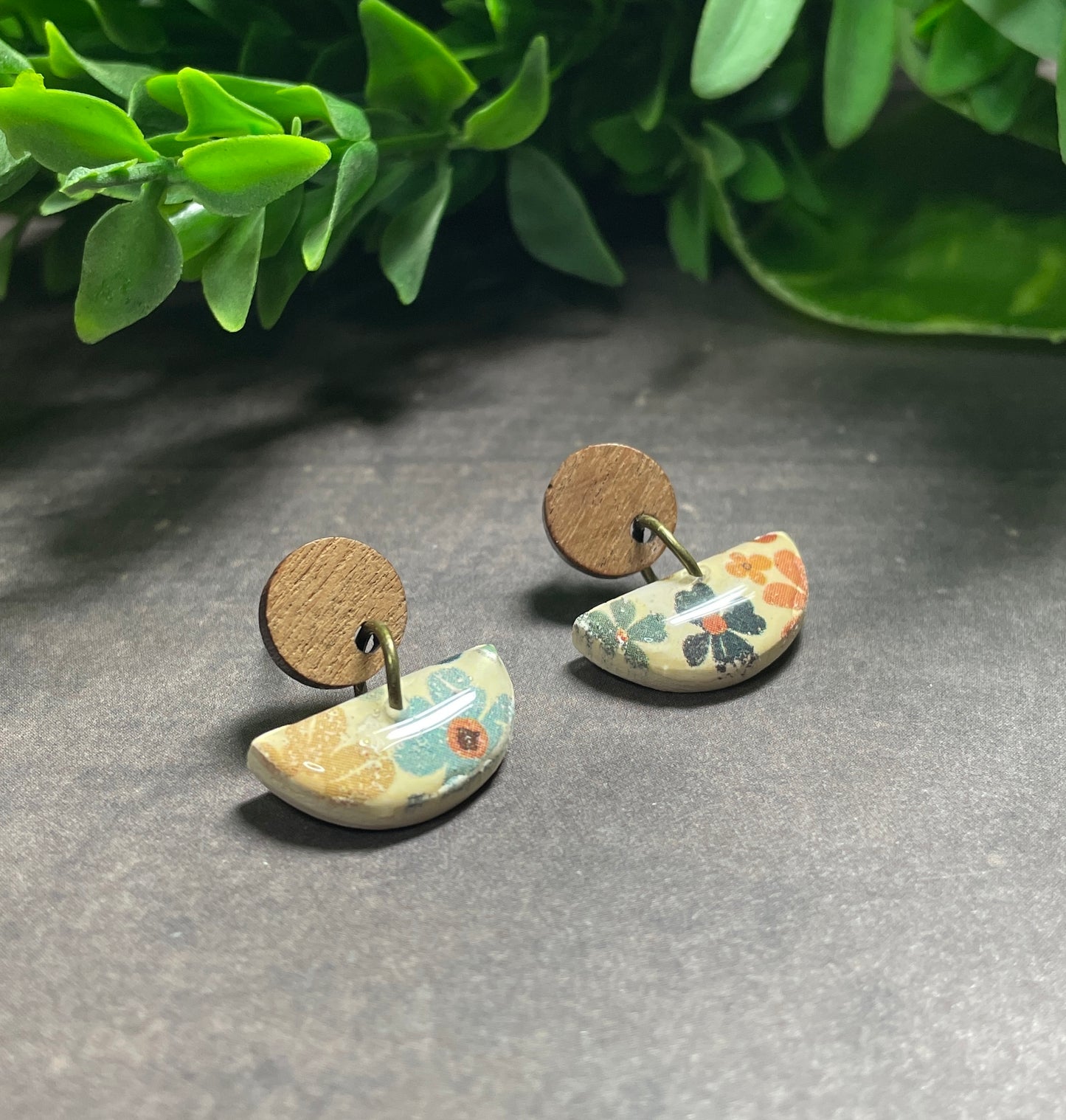 Cream rustic flower earrings