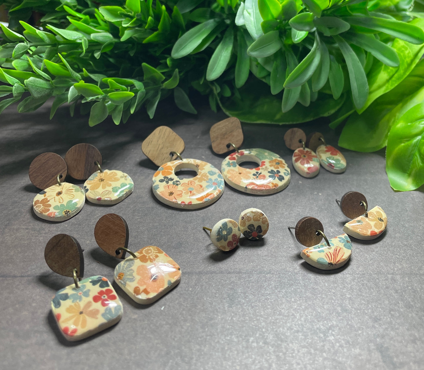 Cream rustic flower earrings