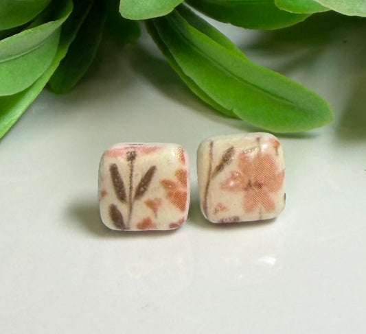 Cream blossom meadow square stud earrings