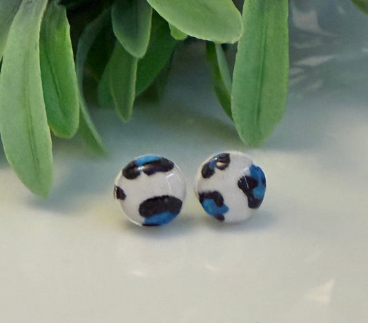 Blue animal print round studs