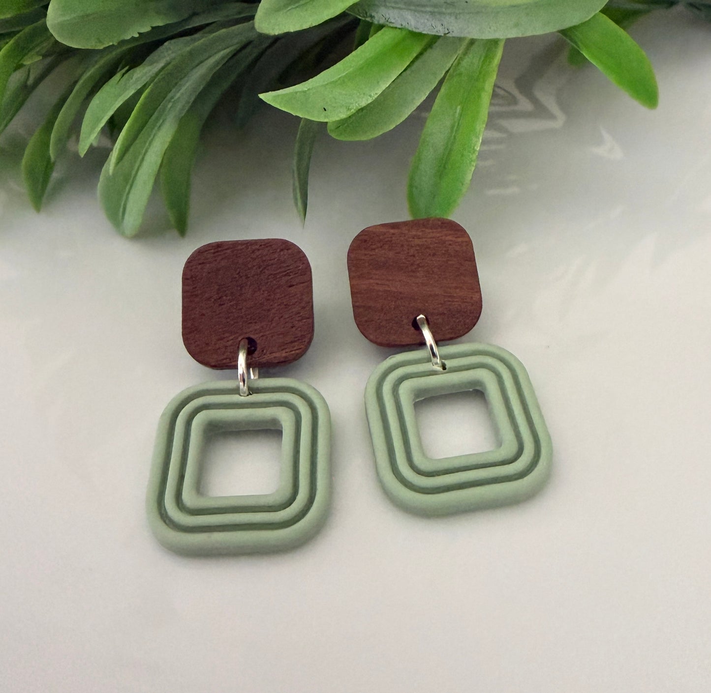 Natural Balance - Ribbed square earrings
