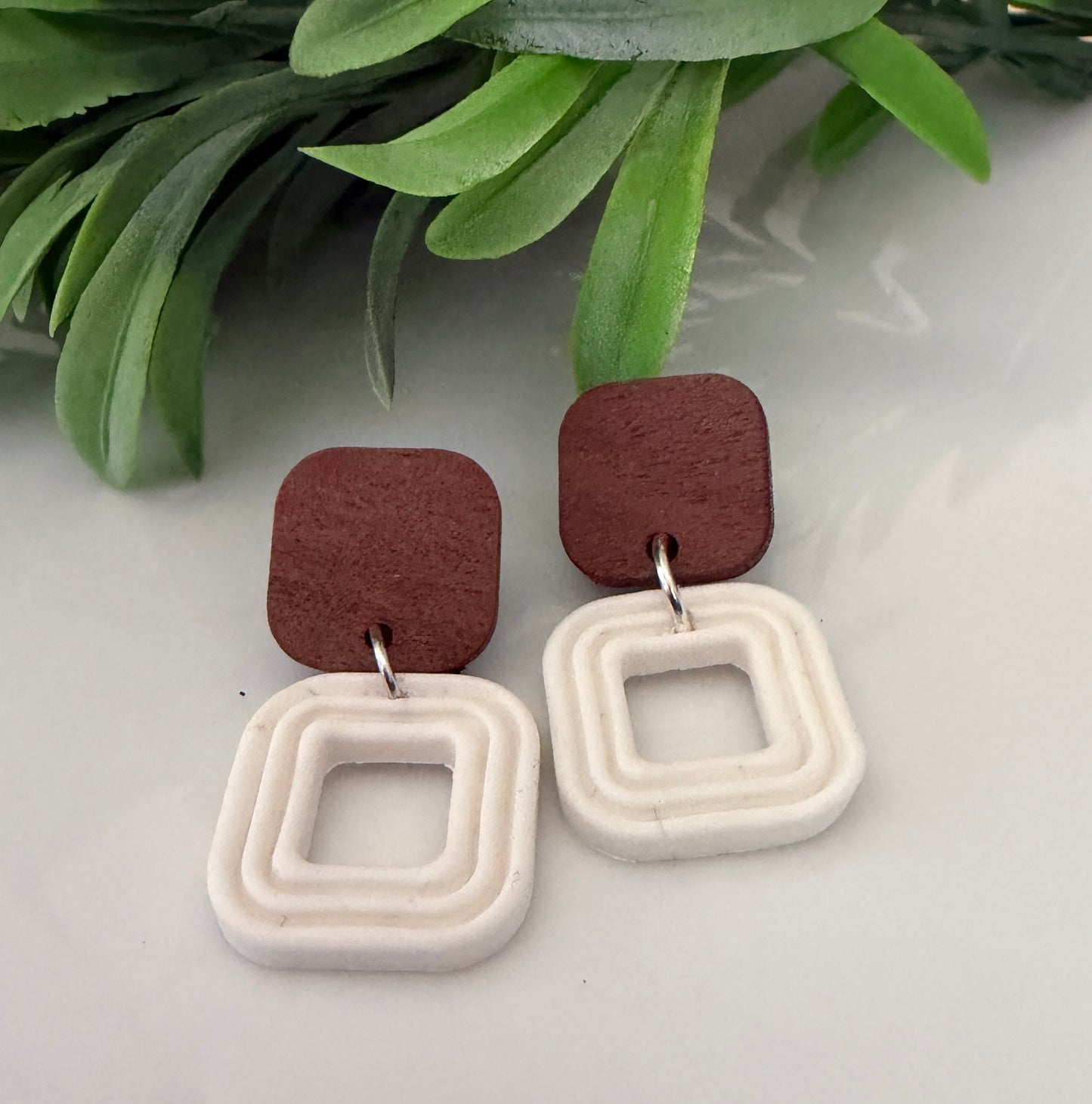 Natural Balance - Ribbed square earrings